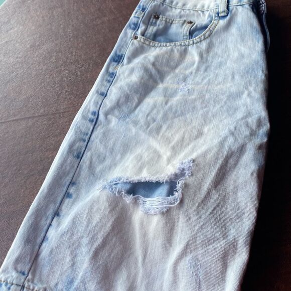 Jeans Wear Distressed Jean Shorts - Picture 5 of 6